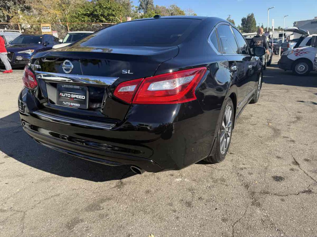 2016 Nissan Altima Image 4