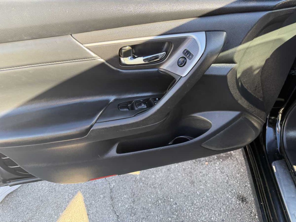 2016 Nissan Altima Image 7