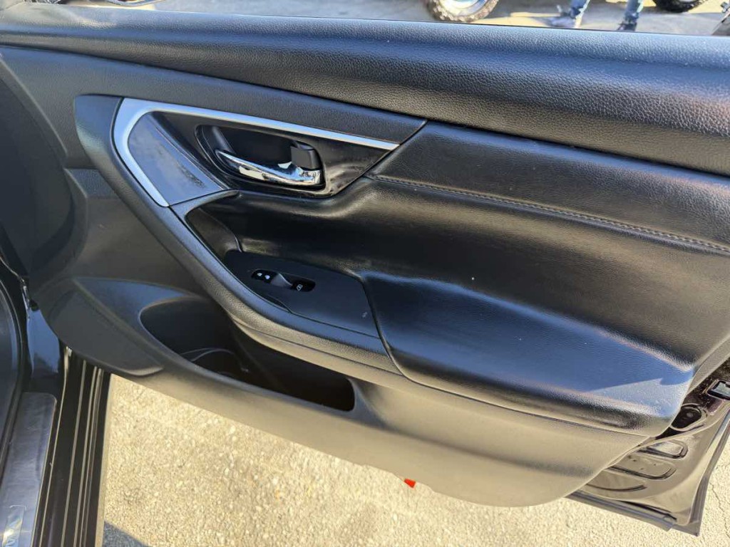 2016 Nissan Altima Image 13