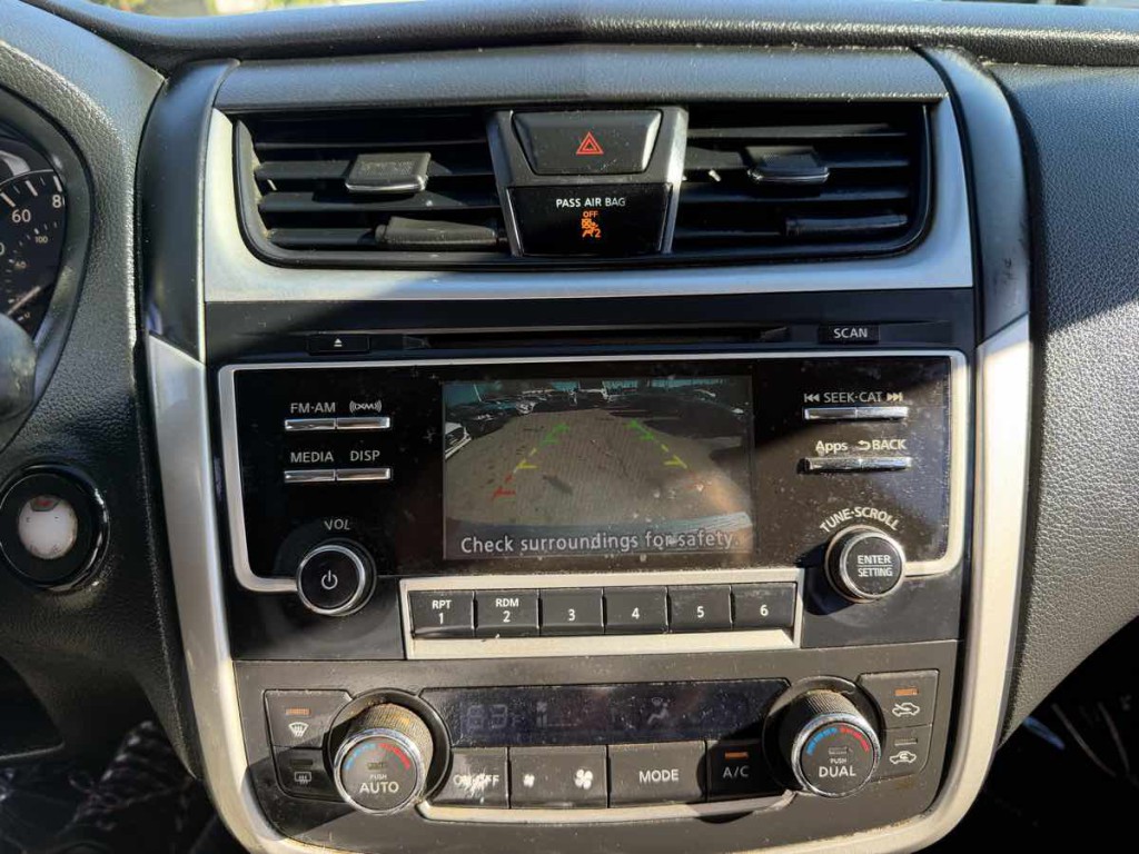 2016 Nissan Altima Image 19