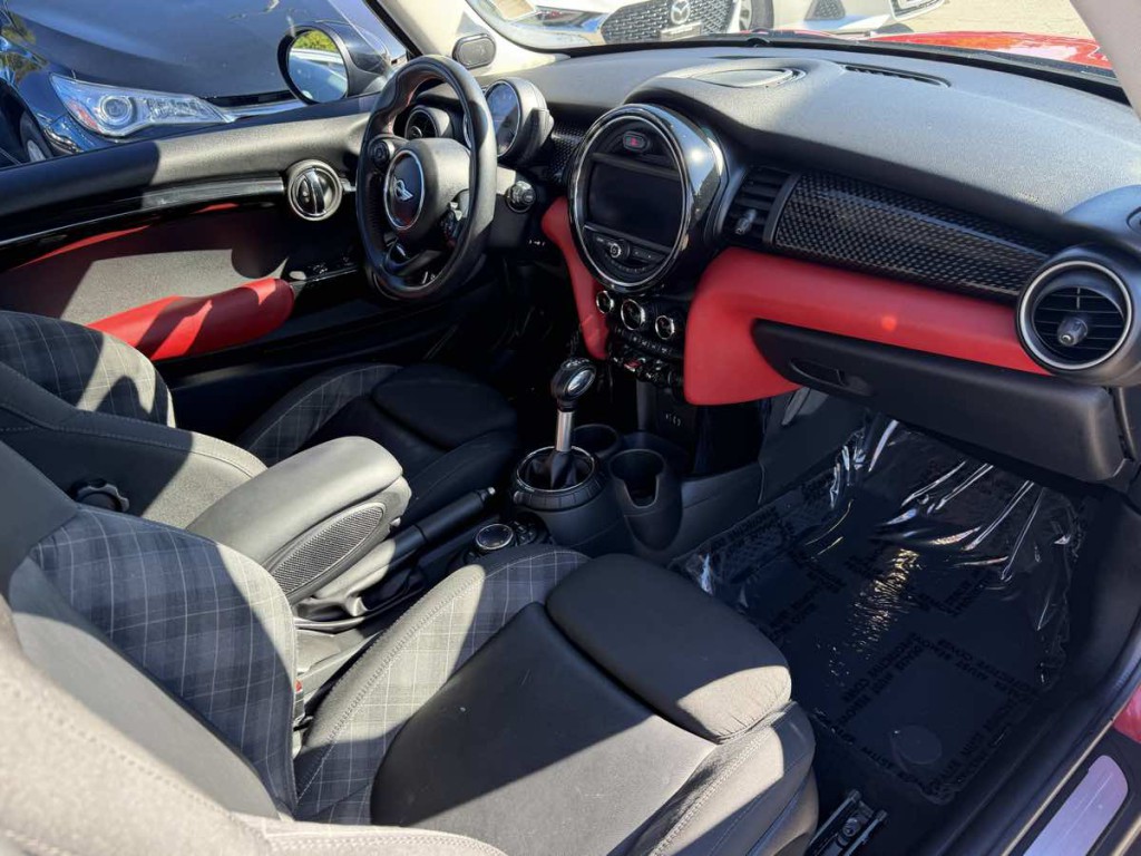 2014 MINI Cooper Image 14