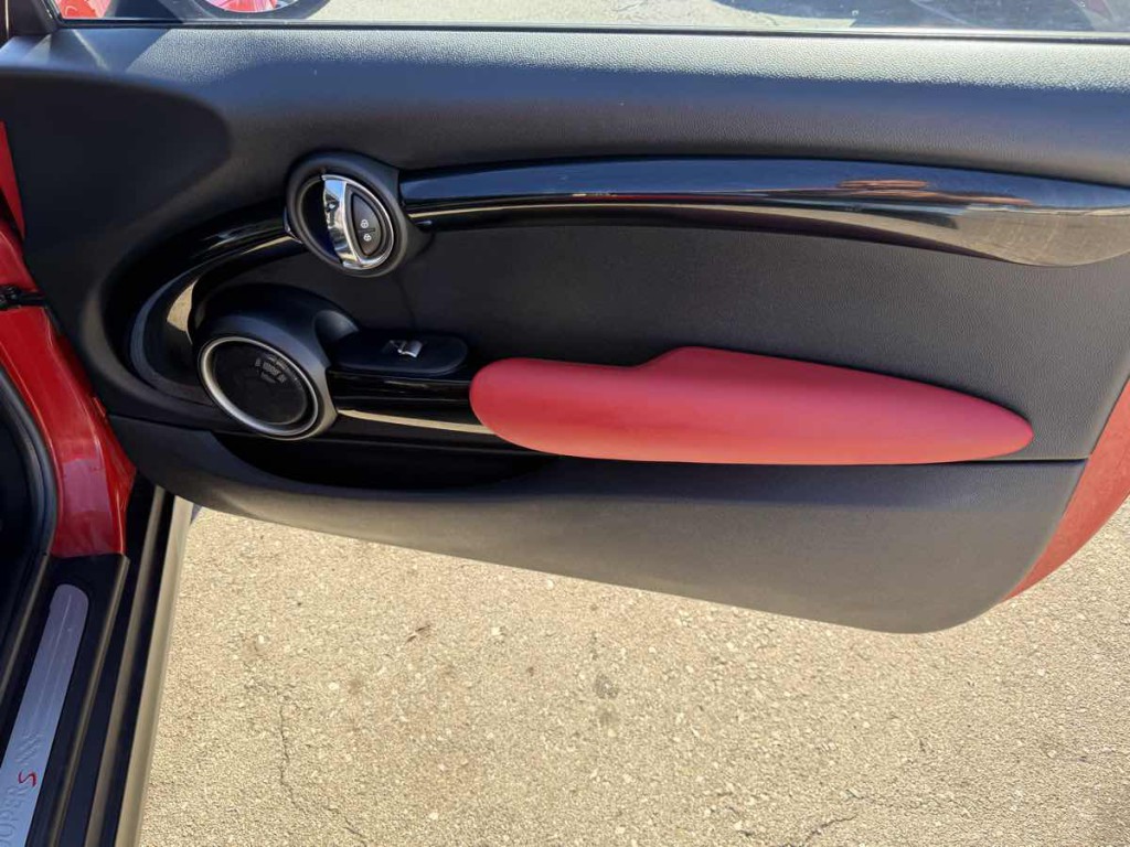 2014 MINI Cooper Image 16