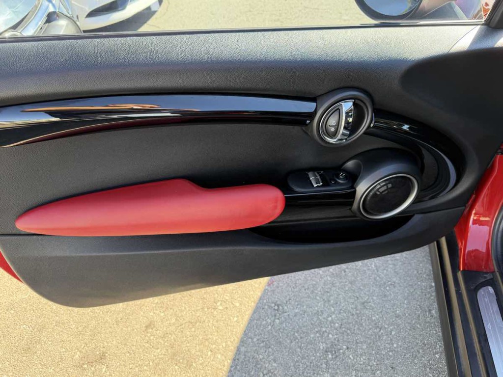 2014 MINI Cooper Image 20