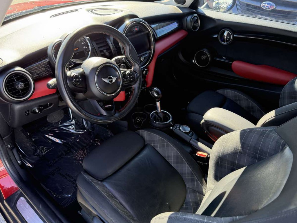 2014 MINI Cooper Image 21