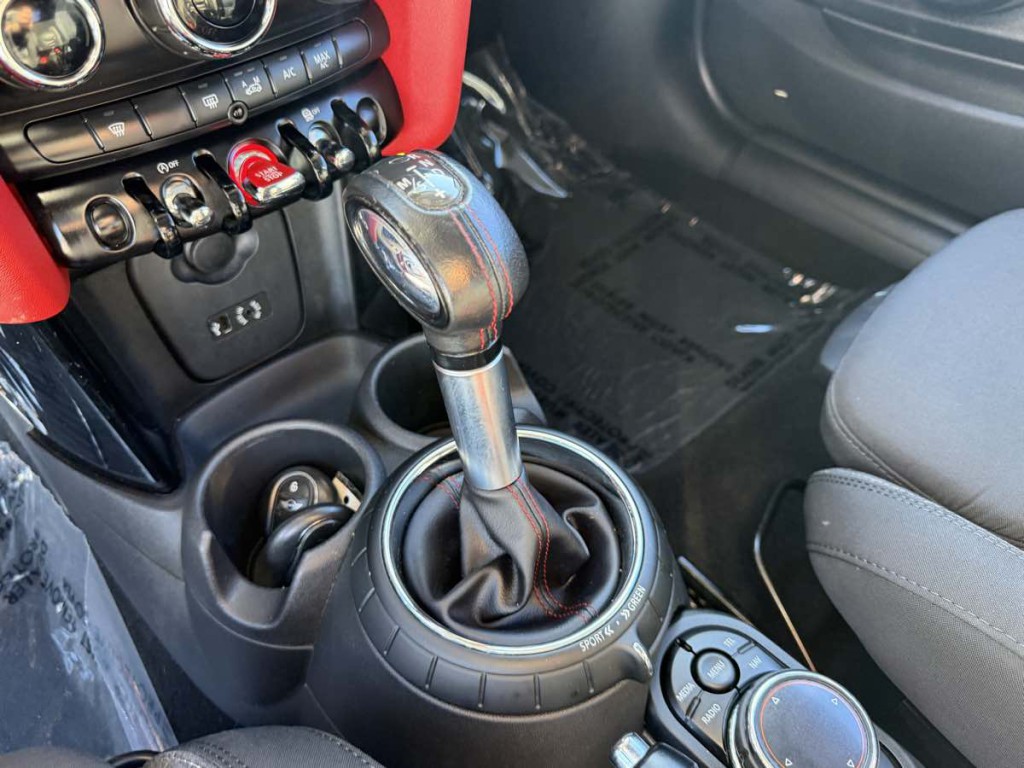 2014 MINI Cooper Image 24