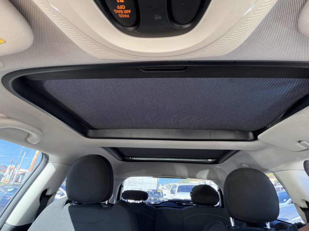 2014 MINI Cooper Image 31