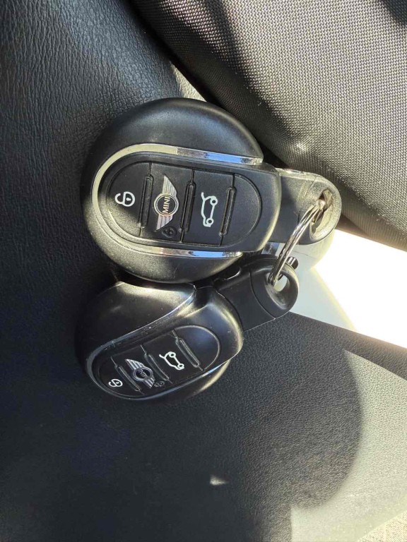 2014 MINI Cooper Image 32