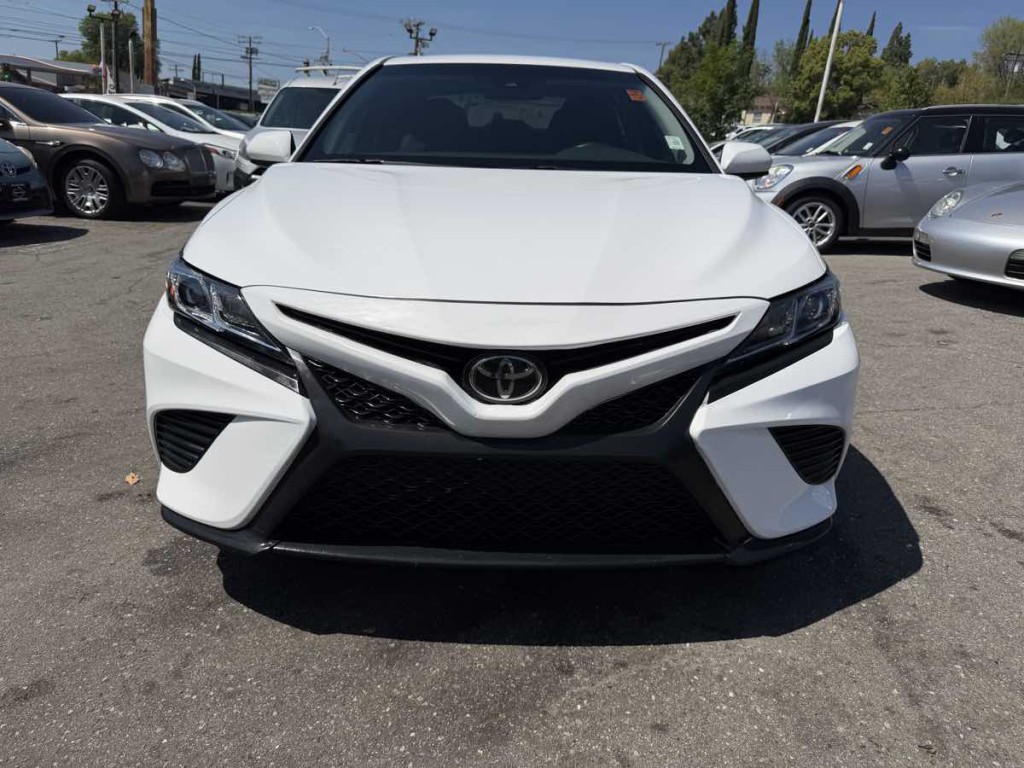 2018 Toyota Camry Image 2