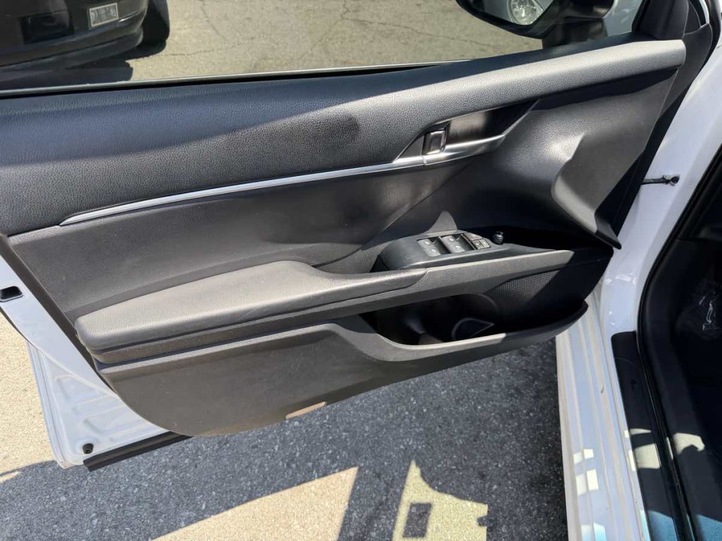 2018 Toyota Camry Image 8