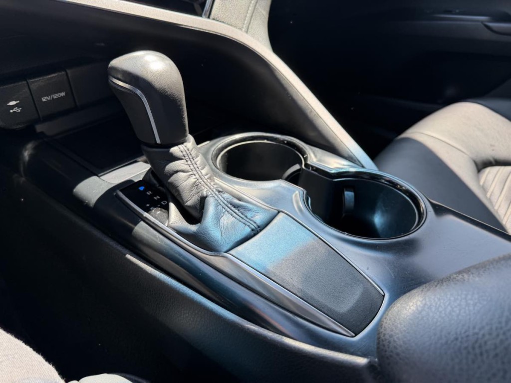 2018 Toyota Camry Image 12