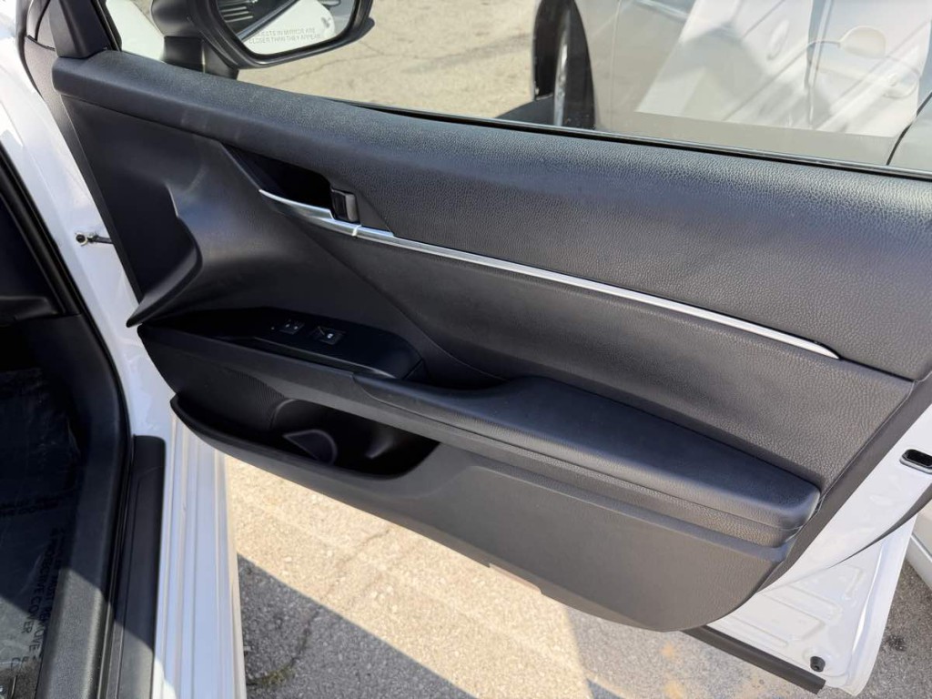 2018 Toyota Camry Image 16