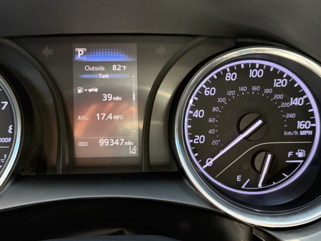 2018 Toyota Camry Image 17