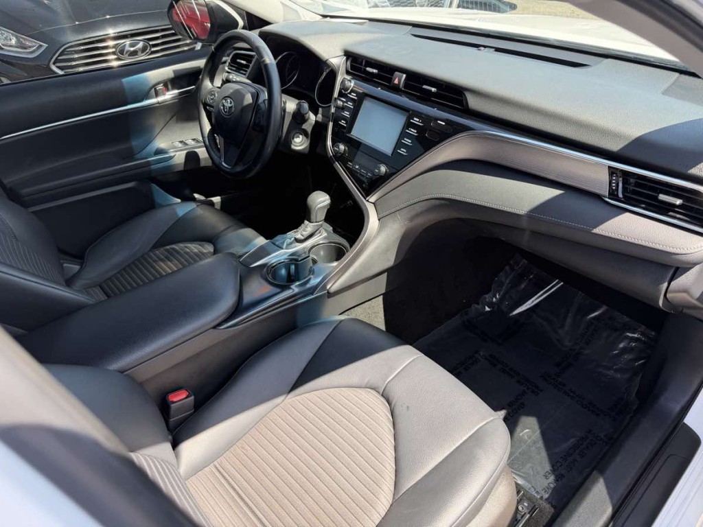2018 Toyota Camry Image 18