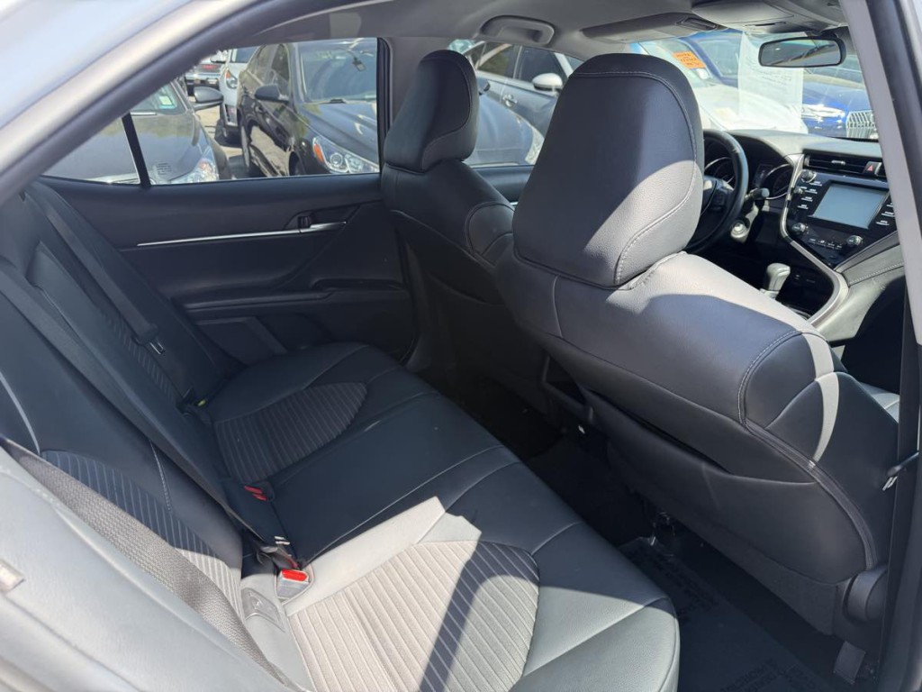 2018 Toyota Camry Image 19