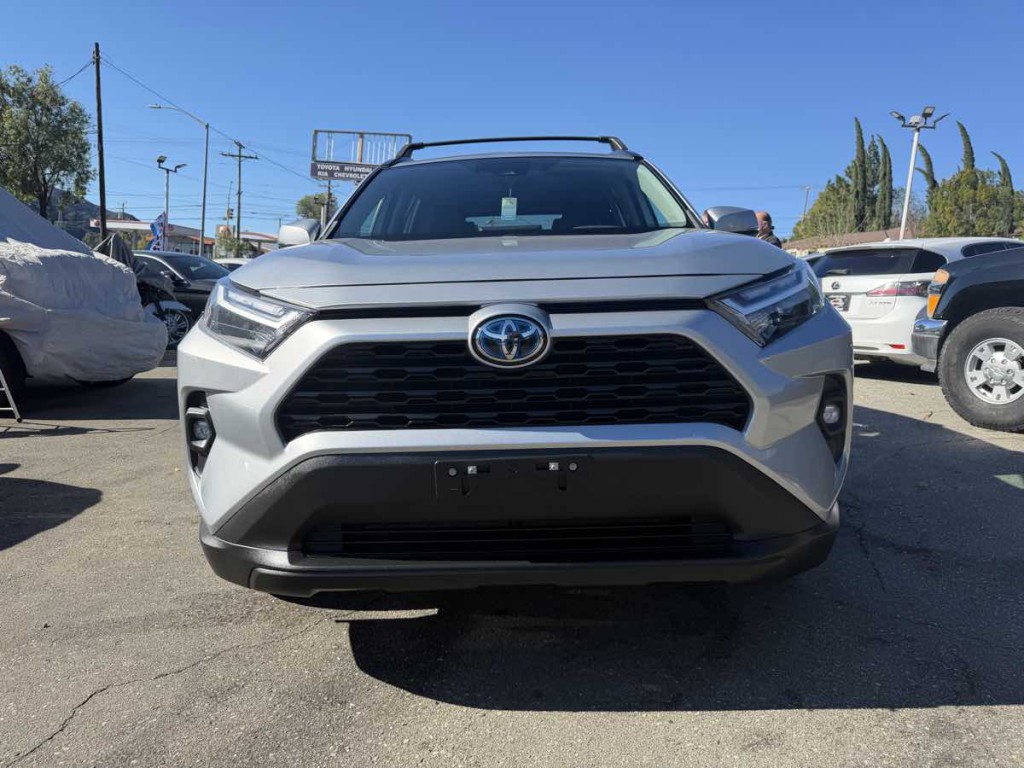 2022 Toyota Rav4 Image 2