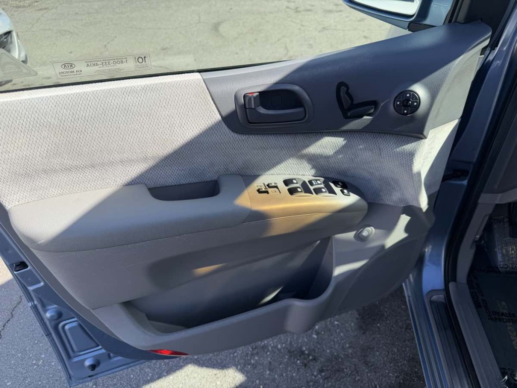 2008 Kia Sedona Image 14