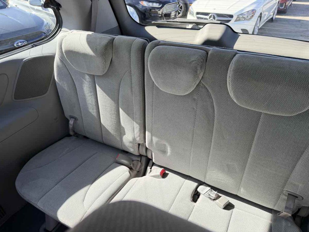 2008 Kia Sedona Image 17