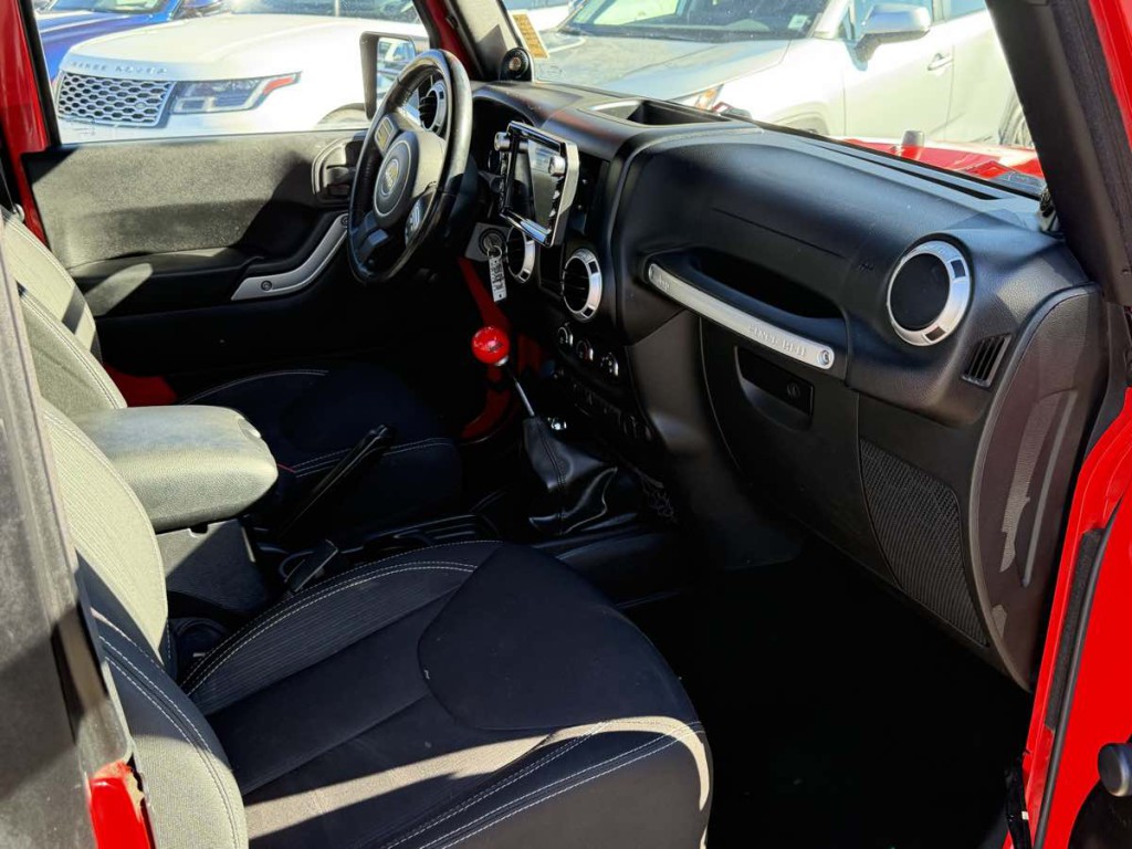 2014 Jeep Wrangler Image 12