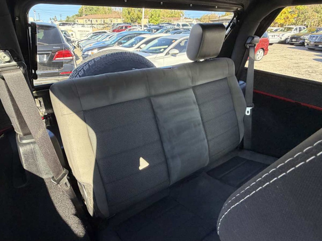 2014 Jeep Wrangler Image 13