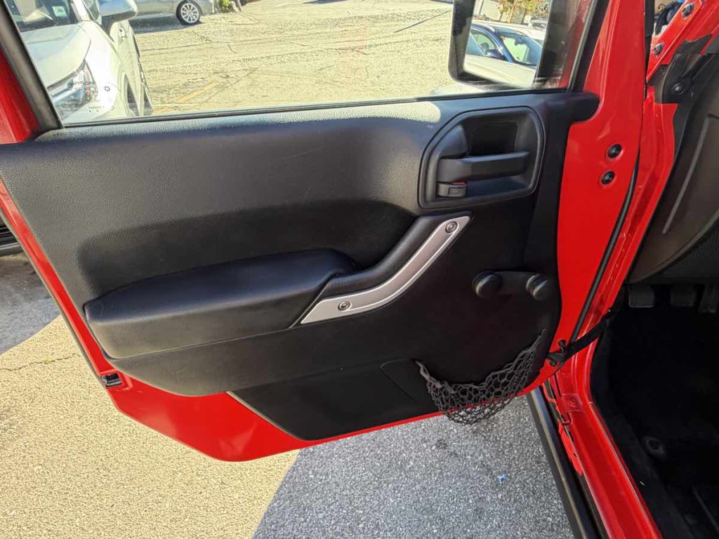 2014 Jeep Wrangler Image 17