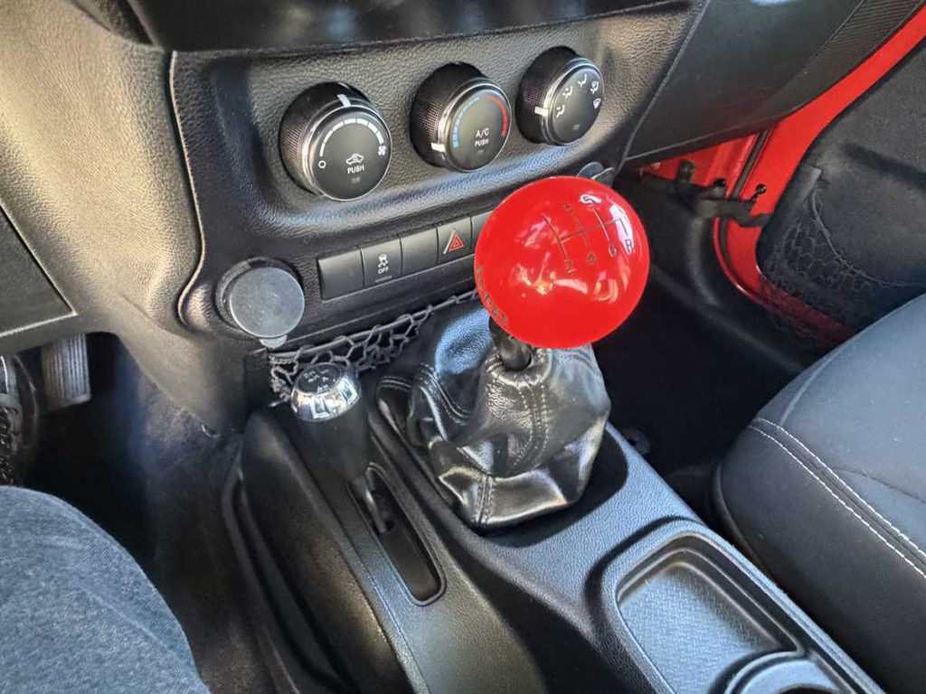 2014 Jeep Wrangler Image 19