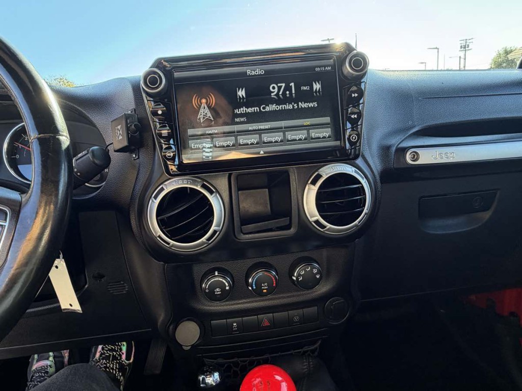 2014 Jeep Wrangler Image 21