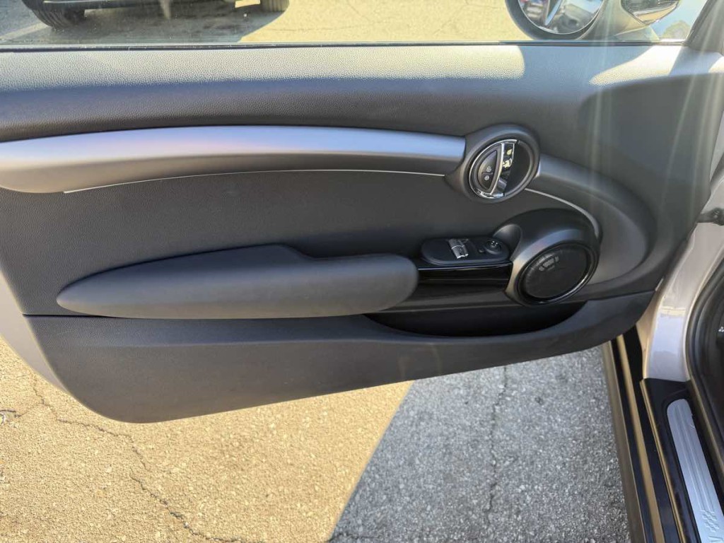 2022 MINI Cooper Image 10