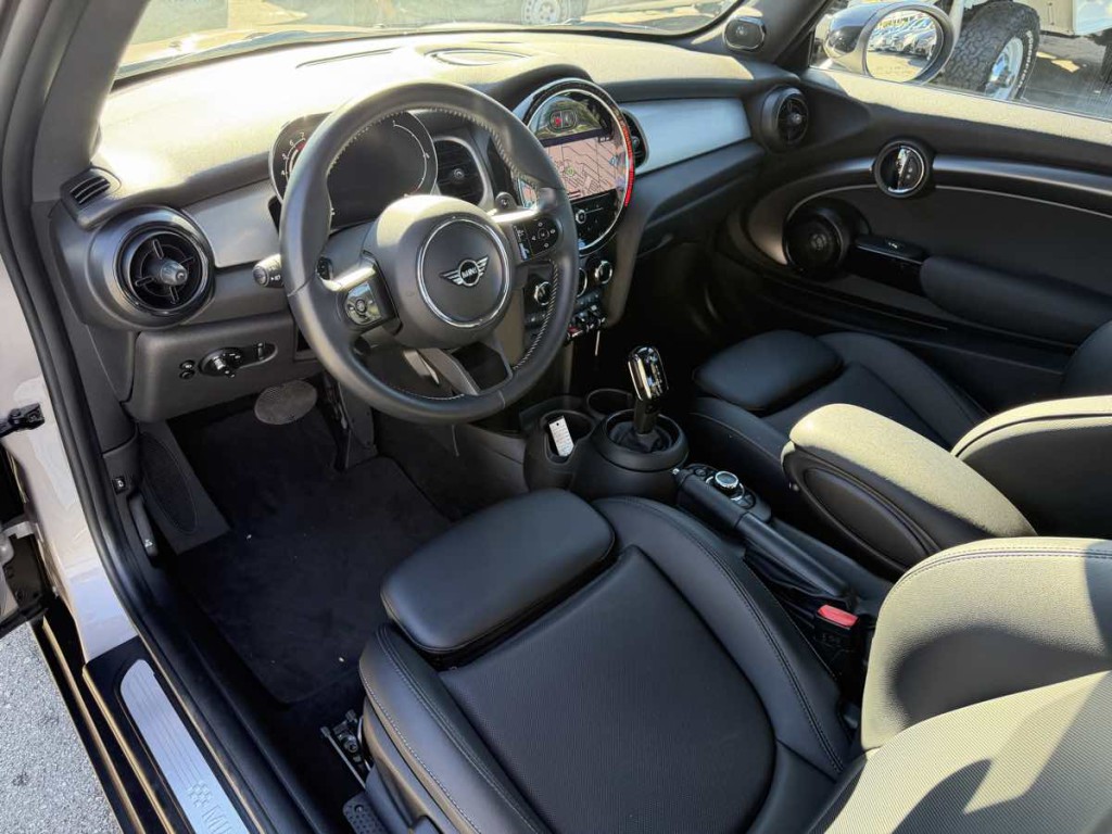 2022 MINI Cooper Image 11