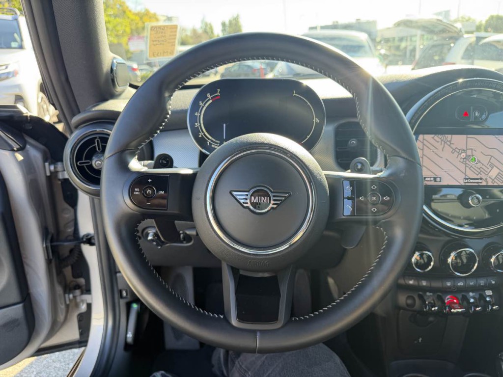 2022 MINI Cooper Image 12