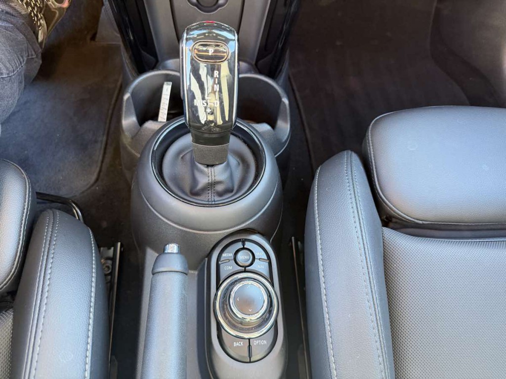 2022 MINI Cooper Image 16