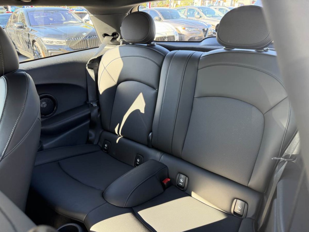 2022 MINI Cooper Image 19