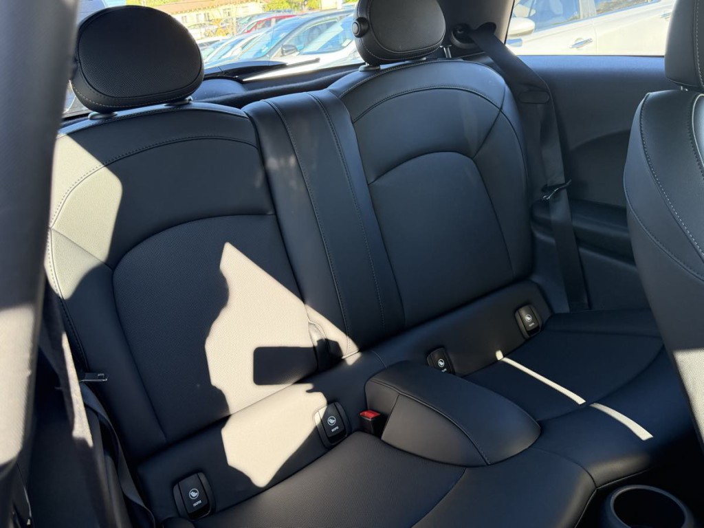 2022 MINI Cooper Image 20