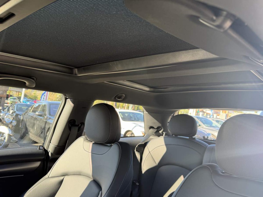 2022 MINI Cooper Image 22