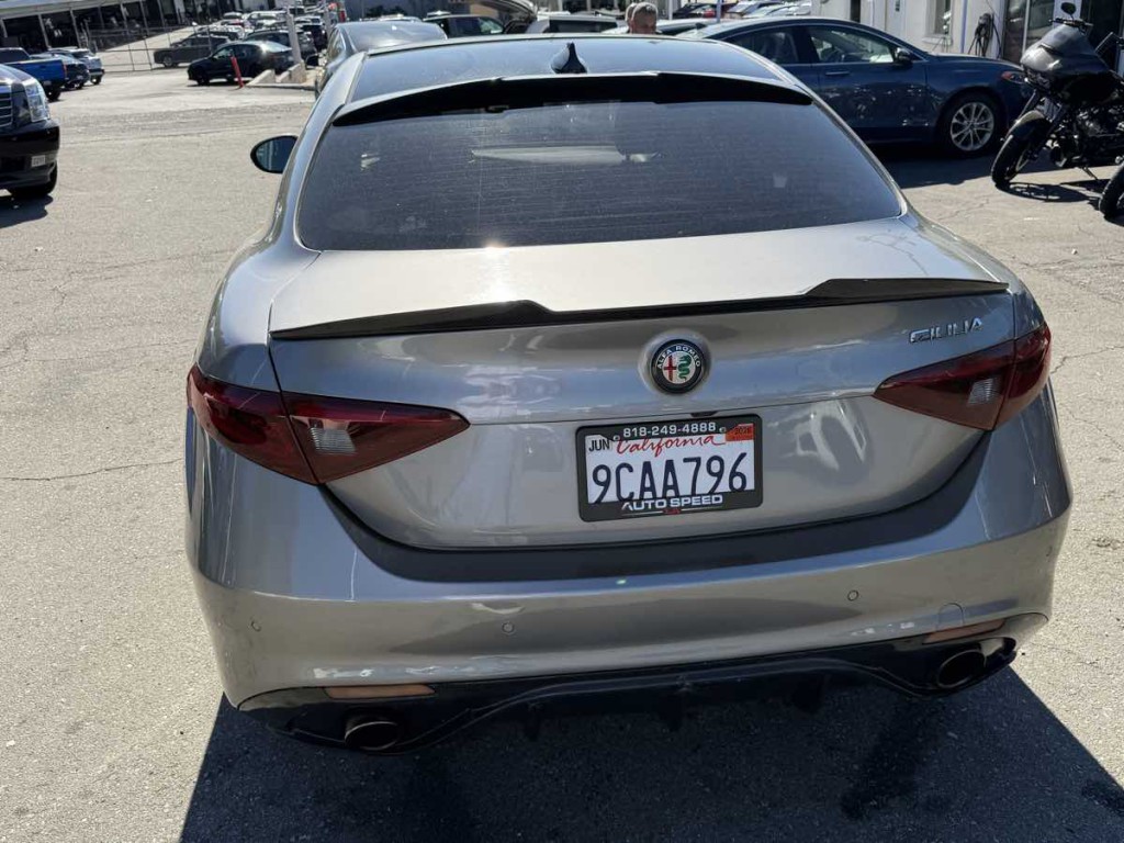 2017 Alfa Romeo Giulia Image 5