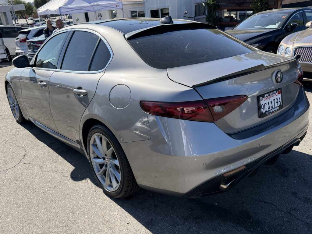 2017 Alfa Romeo Giulia Image 6