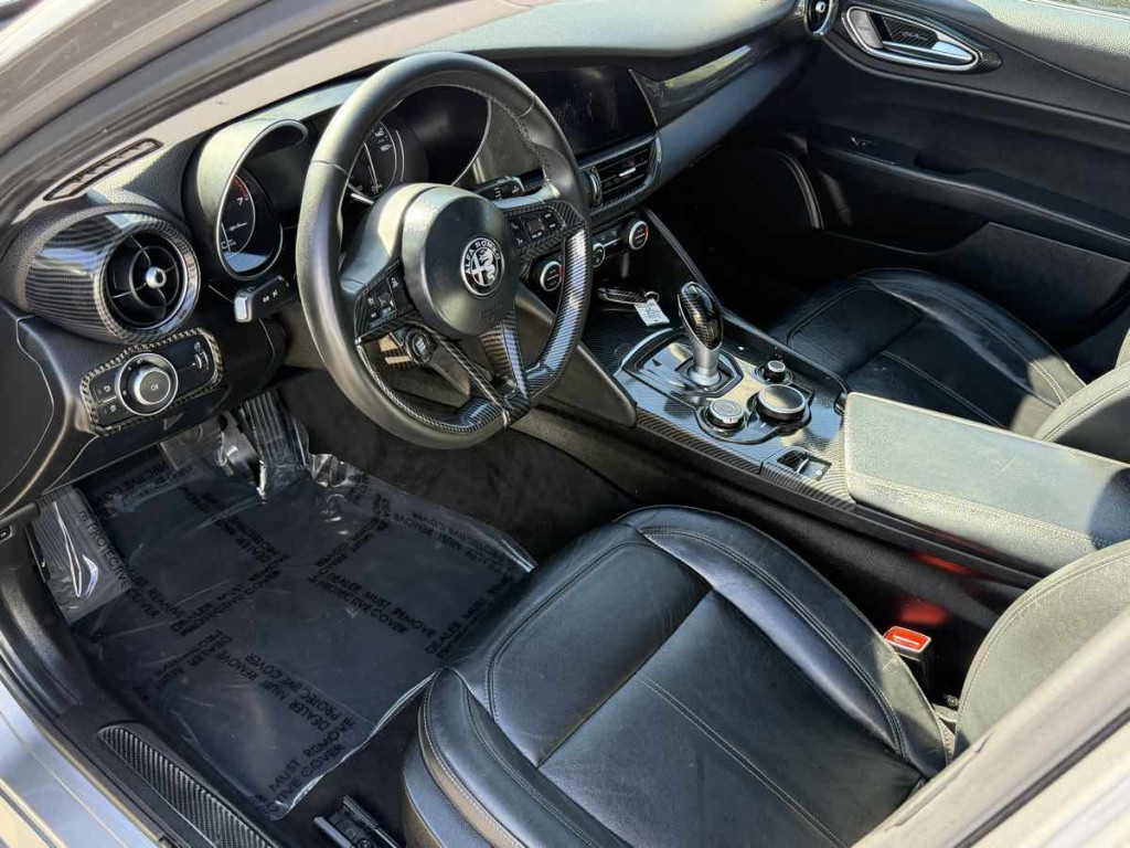 2017 Alfa Romeo Giulia Image 8