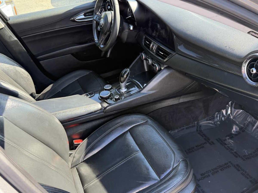 2017 Alfa Romeo Giulia Image 9