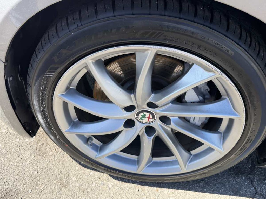 2017 Alfa Romeo Giulia Image 12