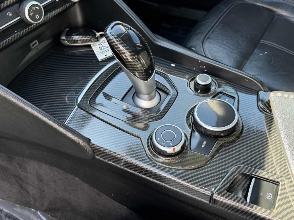 2017 Alfa Romeo Giulia Image 17