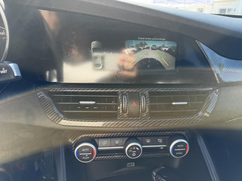 2017 Alfa Romeo Giulia Image 20