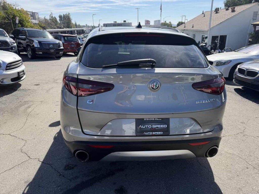 2018 Alfa Romeo Stelvio Image 5