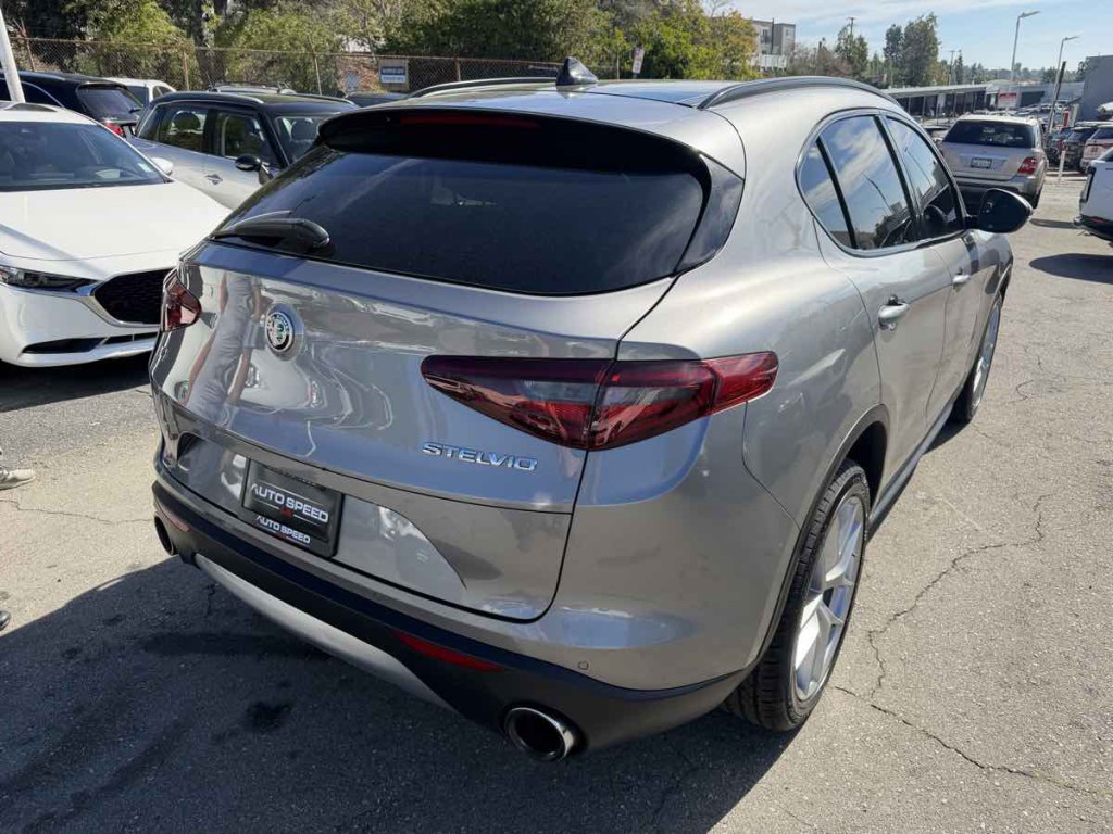 2018 Alfa Romeo Stelvio Image 6