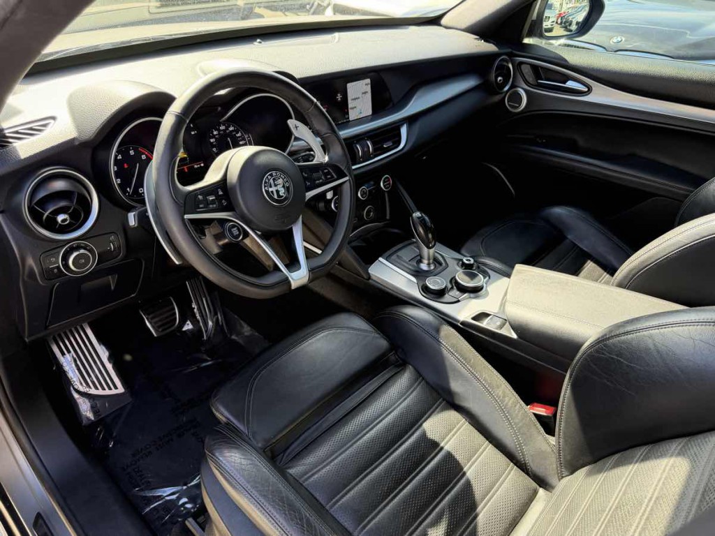 2018 Alfa Romeo Stelvio Image 9