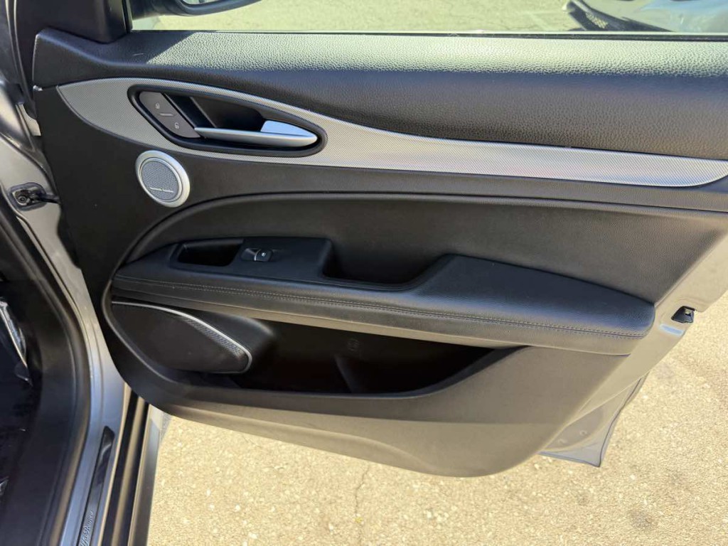 2018 Alfa Romeo Stelvio Image 15