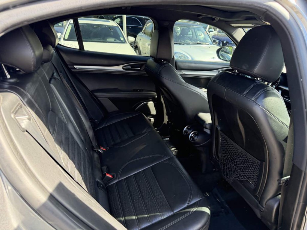 2018 Alfa Romeo Stelvio Image 16