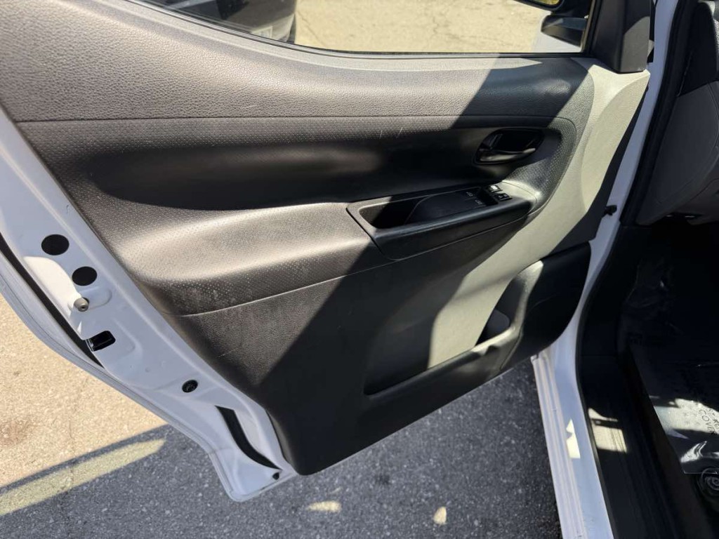 2017 Chevrolet Express Image 7