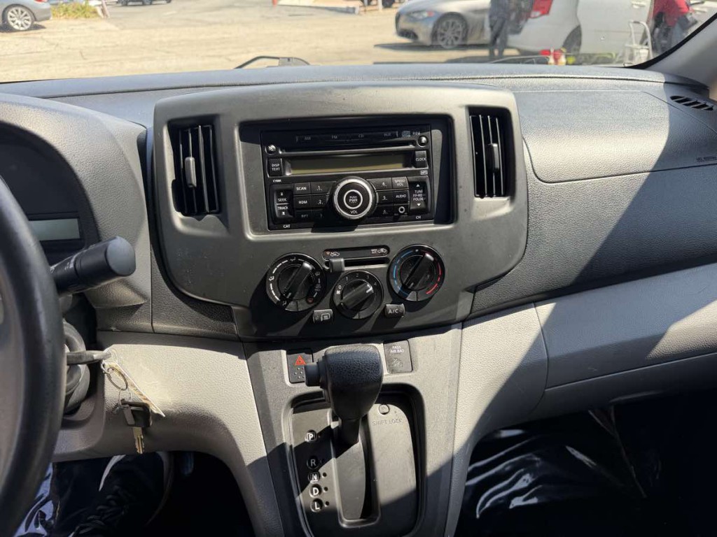 2017 Chevrolet Express Image 11