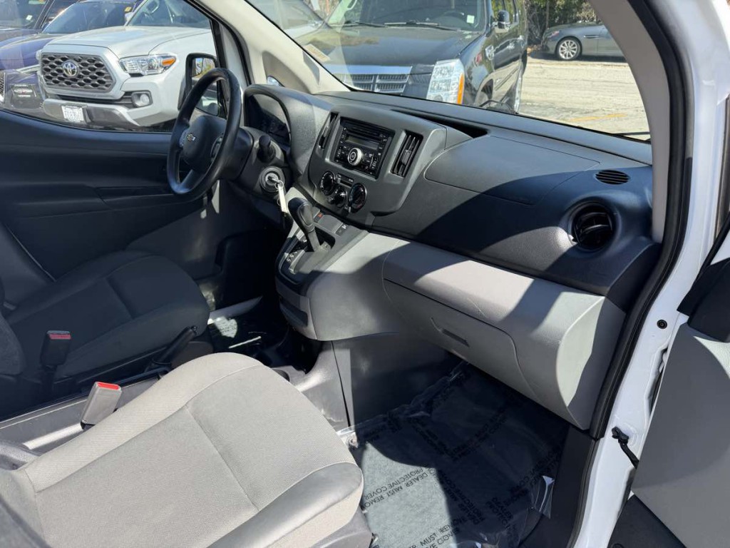 2017 Chevrolet Express Image 12