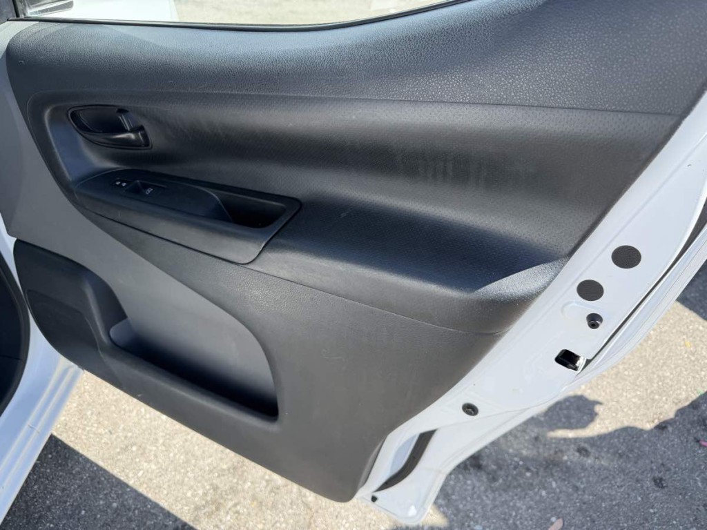 2017 Chevrolet Express Image 13