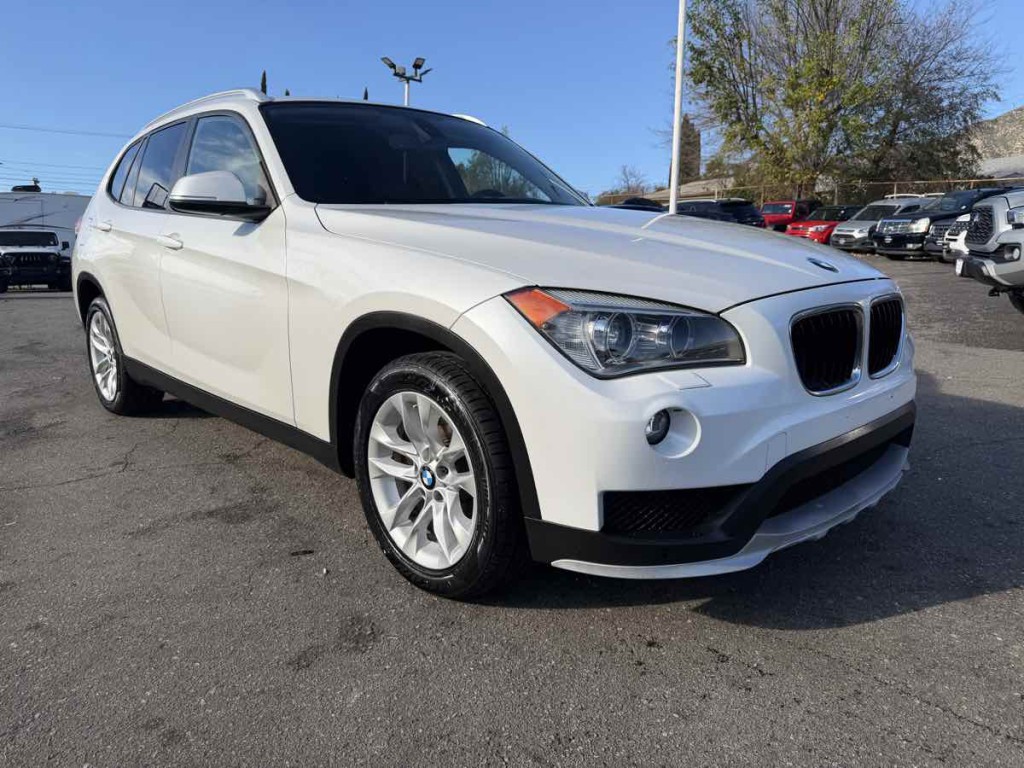 2015 BMW X1 Image 1